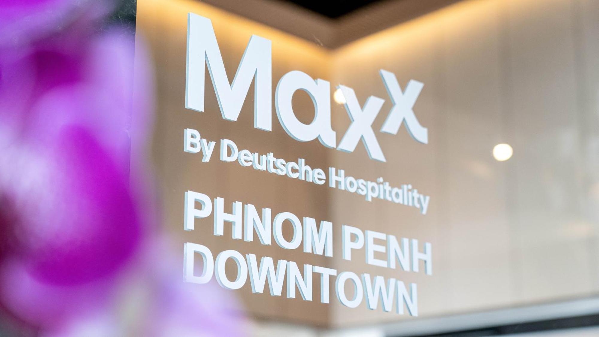 Maxx Phnom Penh Downtown By H World Hotel Kültér fotó